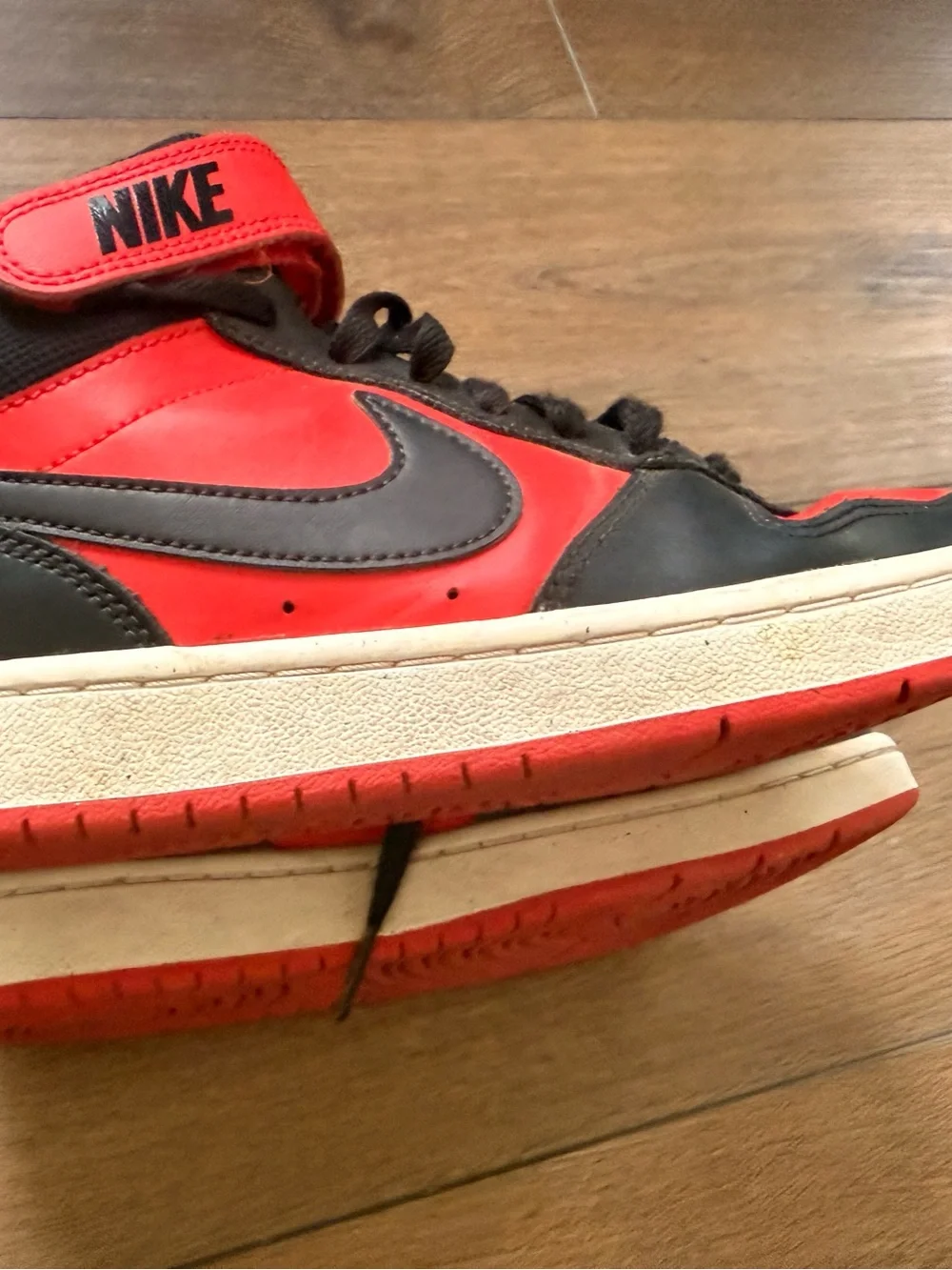Nike Kids High-Top Sneakers in Red and Black S4